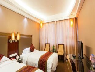 Huaqiang North Hotel | Shenzhen Shanghai Hotel: Mini Bar & Late Check-Out Perks