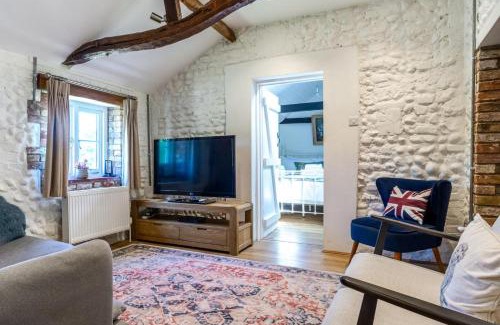 East Runton House | Welcome to Shepherd Cottage: Family-Friendly Getaway