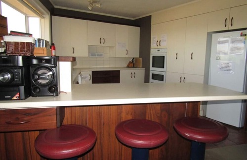 Waipahihi House | Shepherd House: Family Retreat with Hot Pool & Wi-Fi