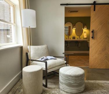 South Kingstown Hotel | Discover Shepherd’s Run: 4-Star Stay with Family-Friendly Perks