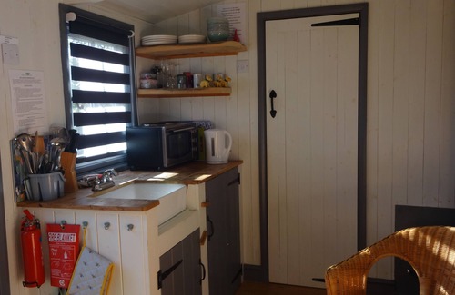 Wigton Cottage | Cozy Shepherds Hut with Hot Tub near Hadrian's Wall