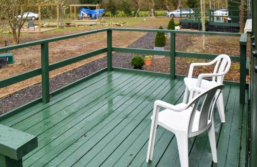 Five Oak Green House | Family-Friendly Getaway at Shepherds Hut 2 in Laddingford