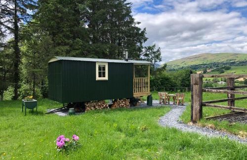 Oswestry Other | Relaxing Shepherds Hut Retreat with Inviting Hot Tub
