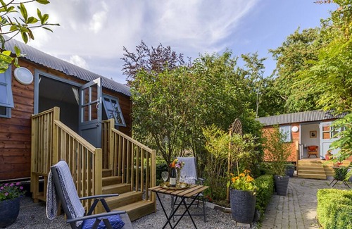 Jenkinstown Ski Chalet | Shepherds Hut "Hawthorn Hut" on grounds of Historic House