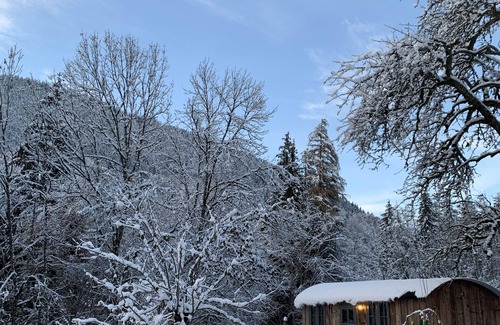 Seytroux Cabin | Inviting Alpine Shepherds Hut Retreat – Near Morzine