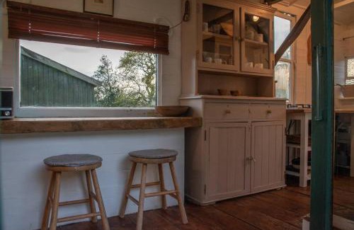 Cowbridge Ski Chalet | Pet-Friendly Shepherds Hut in a Scenic Enclosed Field