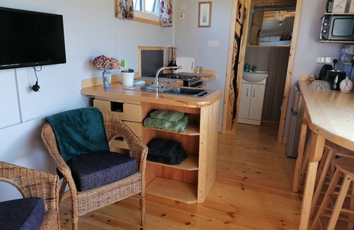 Maenclochog House | Cozy Shepherds Hut with Breathtaking Pembrokeshire Views