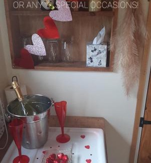 Malltraeth House | Relaxing Shepherds Hut with Hot Tub on Anglesey, Wales