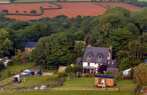 St Wenn Other | Cozy Shepherds Hut with Hot Tub and Oceanfront Views