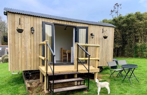 St Wenn Other | Cozy Shepherds Hut with Hot Tub and Oceanfront Views