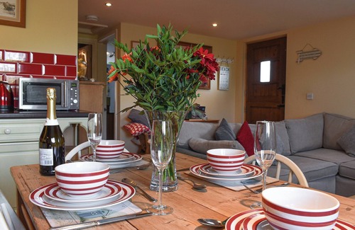 Raymonds Hill Cottage | Ideal 2-Bedroom Accommodation in Axminster with Ocean View