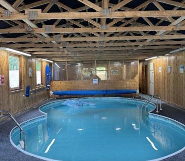Lechlade House | Shepherds Rest Cotswolds Cottage Farm Stay With Pool