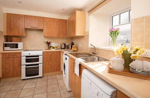 Hexham Cottage | Shepherds Retreat: Top-Rated Family Stay with Kitchen Access