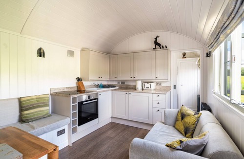 Alcester House | Indulge in Shepherds View at Oaks Barn Farm with Hot Tub