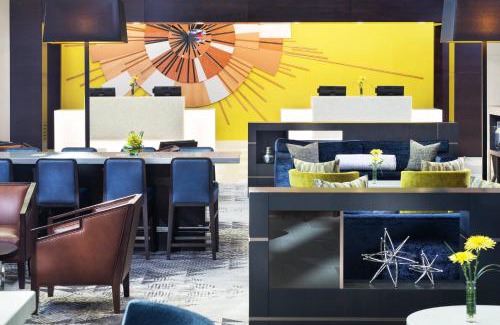 Bloomington Hotel | Discover Sheraton Bloomington: Pet-Friendly & Family-Oriented