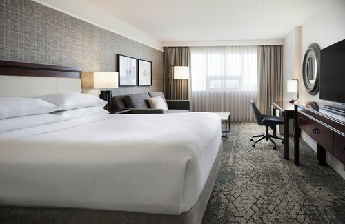 Calgary Hotel | Elegant Sheraton Cavalier Calgary Hotel with Pool & Breakfast