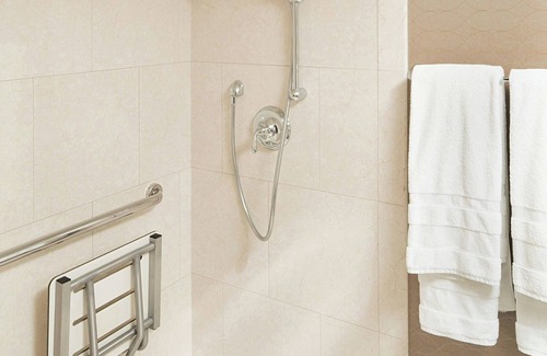 Calgary Hotel | Elegant Sheraton Cavalier Calgary Hotel with Pool & Breakfast
