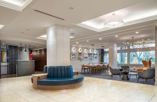Saskatoon Downtown Hotel | Relax at Sheraton Cavalier Saskatoon Hotel with Pool & Pets