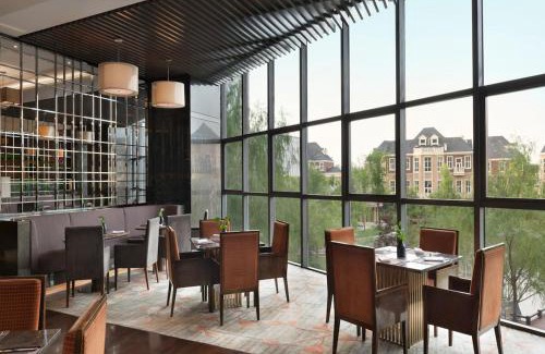 Changchun Hotel | Experience Comfort at Sheraton Changchun Jingyuetan Hotel
