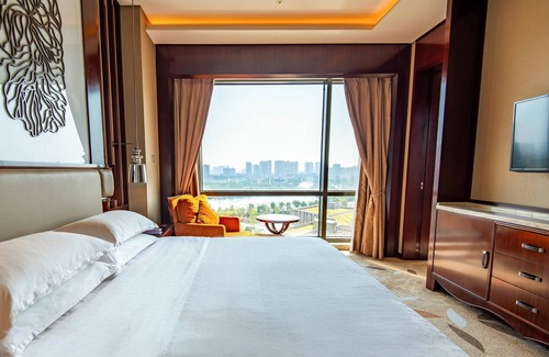 Wuling District Hotel | Experience the Excellence at Sheraton Changde Wuling Hotel