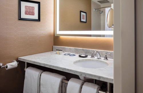 Neighborhood Nine Hotel | Discover Sheraton Commander Hotel: Top-Rated Family Retreat