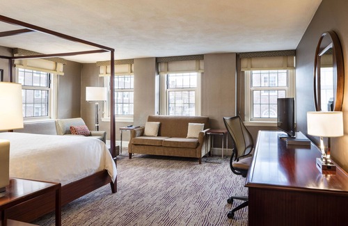 Neighborhood Nine Hotel | Discover Sheraton Commander Hotel: Top-Rated Family Retreat
