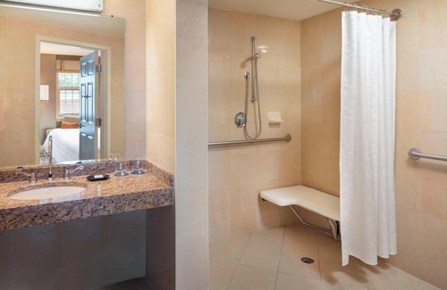 Neighborhood Nine Hotel | Discover Sheraton Commander Hotel: Top-Rated Family Retreat