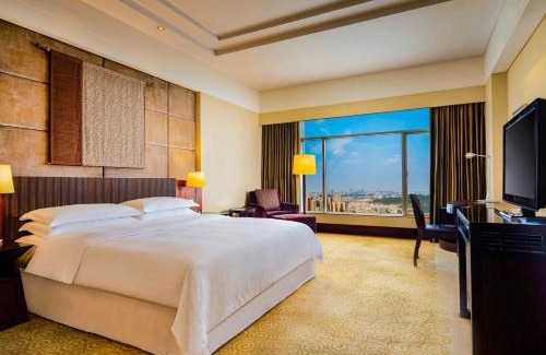 Houjie Hotel | Beachfront Relaxation at Sheraton Dongguan Hotel
