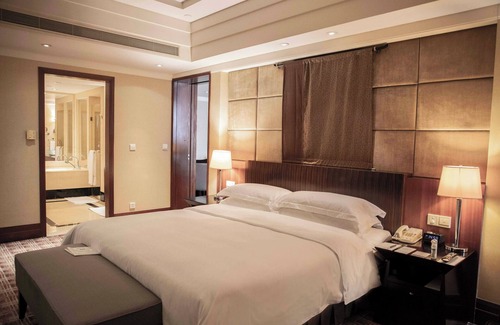 Houjie Hotel | Discover the Sheraton Dongguan Hotel: 4-Star Comfort Awaits
