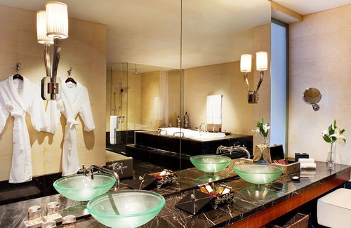 Houjie Hotel | Discover the Sheraton Dongguan Hotel: 4-Star Comfort Awaits