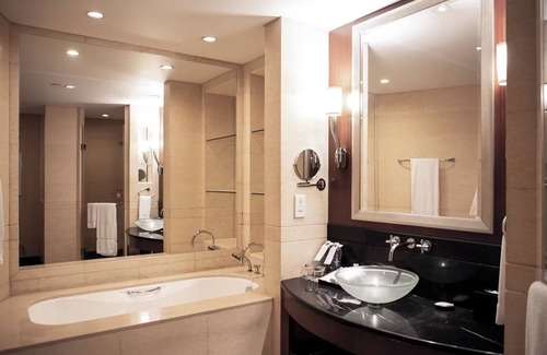 Houjie Hotel | Discover the Sheraton Dongguan Hotel: 4-Star Comfort Awaits
