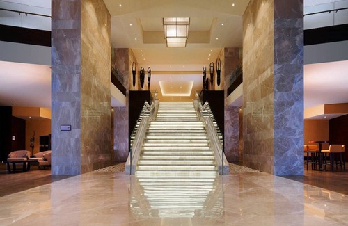Conakry Hotel | Elegant Sheraton Grand Conakry with Oceanfront Amenities