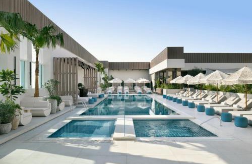 Trade Center Hotel | Discover Sheraton Grand Hotel, Dubai: Poolside Paradise Awaits
