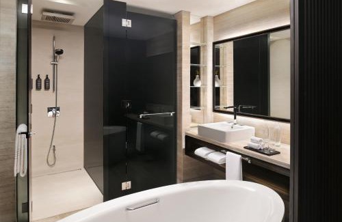 Trade Center Hotel | Discover Sheraton Grand Hotel, Dubai: Poolside Paradise Awaits