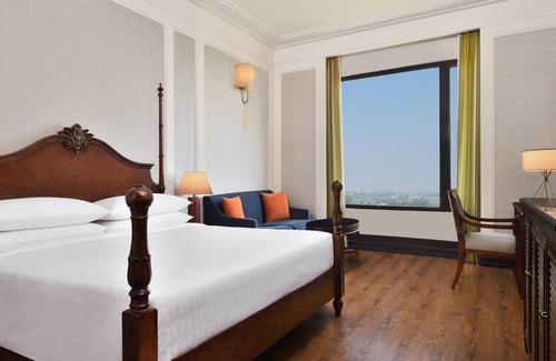 Indore Hotel | Elegant Sheraton Grand Palace Indore with Pool & Spa