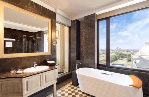 Indore Hotel | Elegant Sheraton Grand Palace Indore with Pool & Spa