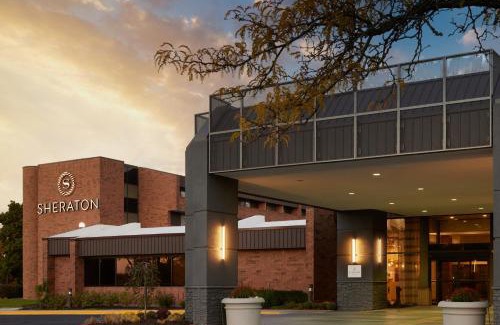 Grand Rapids Hotel | Discover Sheraton Grand Rapids Airport Hotel with Pool & Dining