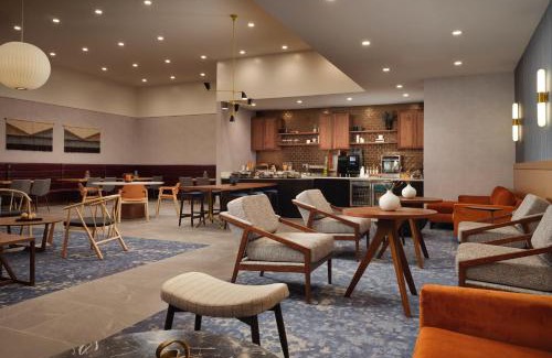 Grand Rapids Hotel | Discover Sheraton Grand Rapids Airport Hotel with Pool & Dining