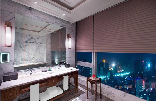 Jiang Han Hotel | Elegant Sheraton Grand Wuhan Hankou Hotel with Pool & Spa