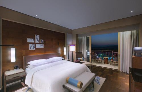 Jinghong Hotel | Relax at Sheraton Grand Xishuangbanna with Oceanfront Bliss
