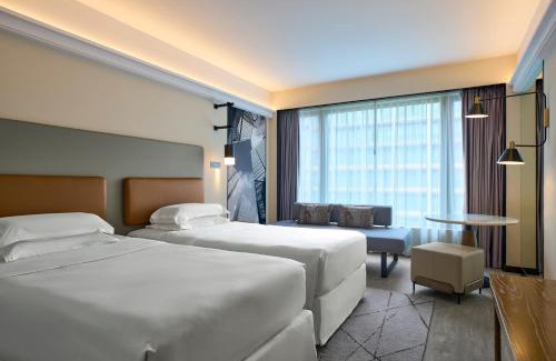 Tsim Sha Tsui Hotel | Elegant Oceanfront Escape at Sheraton Hong Kong Hotel