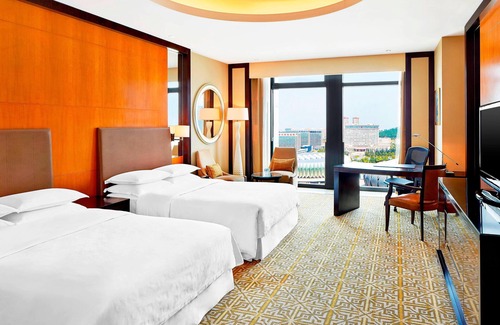 Lixia District Hotel | Elegant Sheraton Jinan Hotel: 4-Star Stay with Spa & Pool