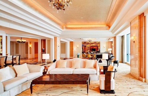 Lixia District Hotel | Elegant Sheraton Jinan Hotel: 4-Star Stay with Spa & Pool