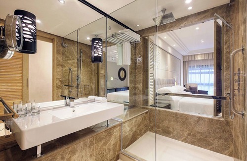 Ikeja Hotel | Elegant Escape at Sheraton Lagos Hotel with Pool & Dining