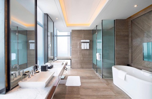 Dachang County Hotel | Discover Sheraton Langfang Chaobai River Hotel's Poolside Retreat