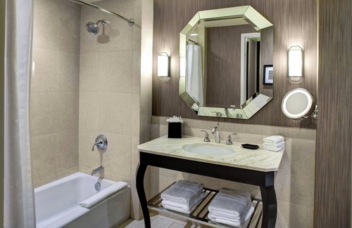 McKinney Hotel | Discover the Sheraton McKinney Hotel: Pool & Spa Retreat