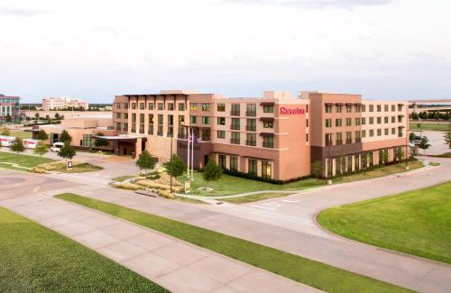 McKinney Hotel | Discover Sheraton McKinney: Pet-Friendly Retreat with Pool