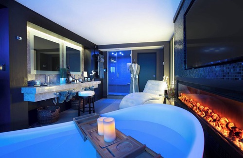 Downtown Niagara Falls Hotel | Relax at Sheraton Niagara Falls with Spa and Pool Access