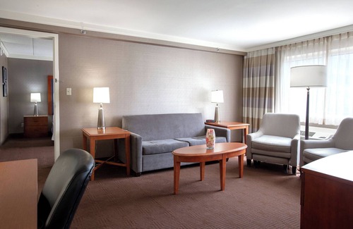 Downtown Niagara Falls Hotel | Relax at Sheraton Niagara Falls with Spa and Pool Access