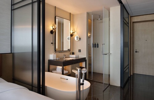 Yinzhou Hotel | Exquisite Sheraton Ningbo Xiangshan Resort with Pool Access